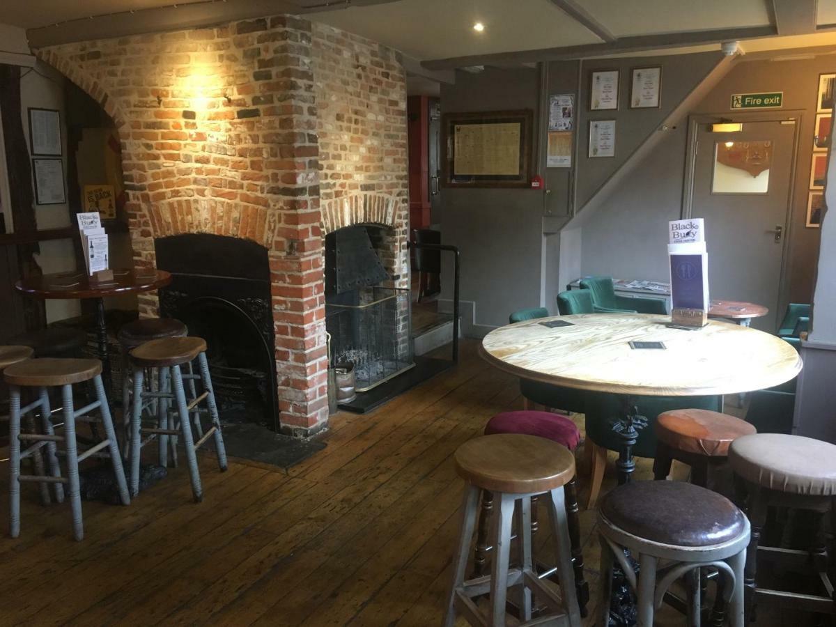 Black Buoy Inn Wivenhoe Bagian luar foto