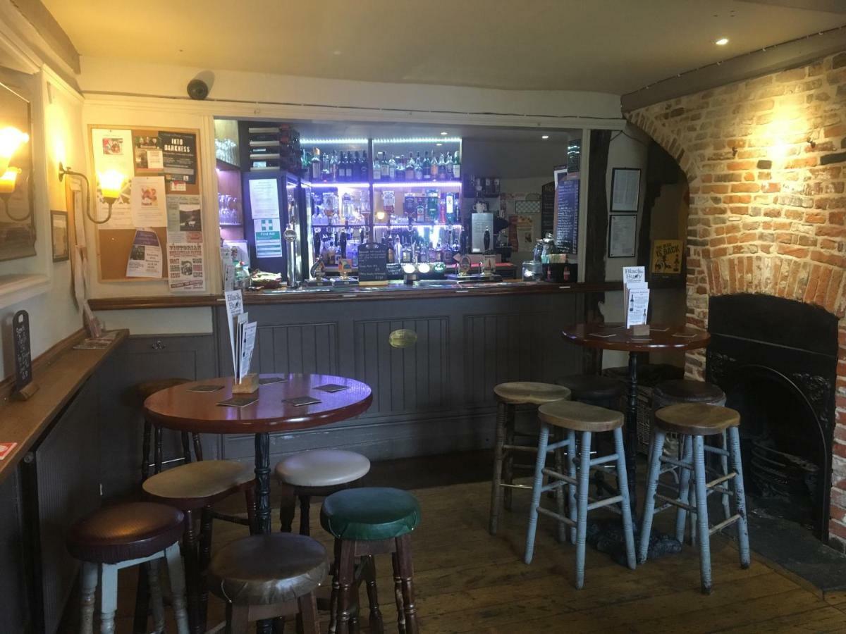 Black Buoy Inn Wivenhoe Bagian luar foto